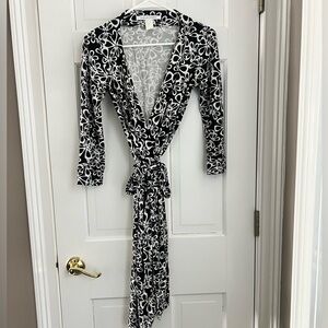 Diane Von Furstenberg b&w wrap dress
